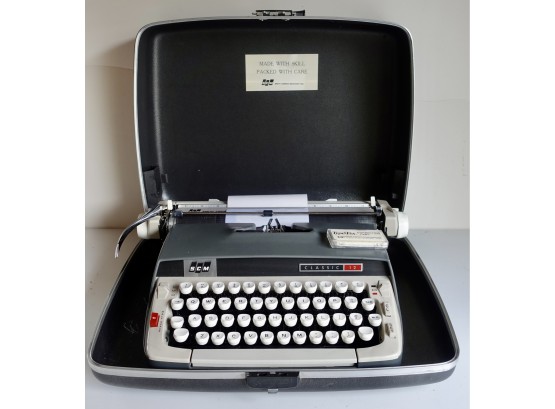 Vintage Smith Corona Classic 12 Typewriter In Case