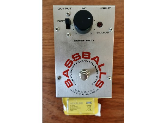 Electro-Harmonix Bassballs Nano Twin Dynamic Envelope Filter Pedal For Bass Guitar