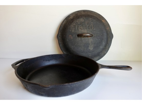 10SK Cast Iron Lodge Skillet With Lid