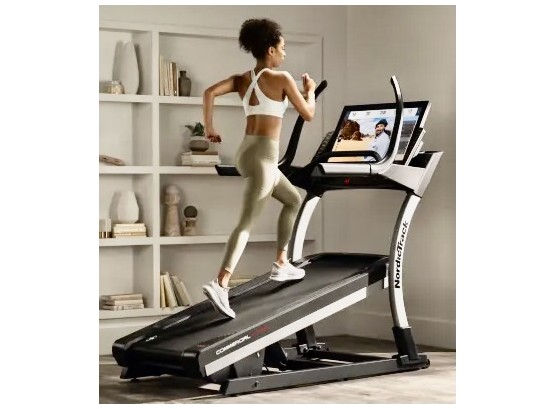NordicTrack  Commercial X32i Inclining Treadmill With Transferable Warranty