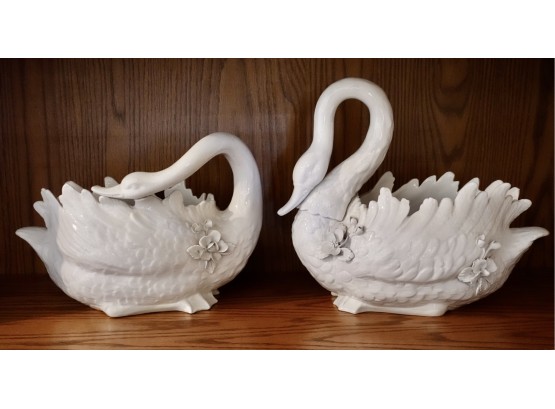 Large AZ Nove Porcelain Swans