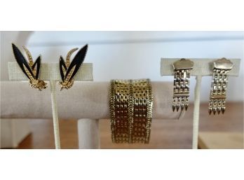 Gold Toned Vintage Bracelet And Earrings