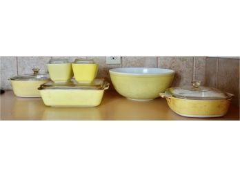 Yellow Pyrex Bowls And Refrigerator Dishes, As Well As Corningware With Lids