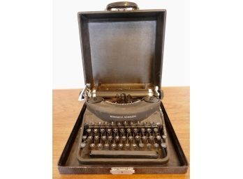 Vintage Remington Noiseless Typewriter In Carrying Case