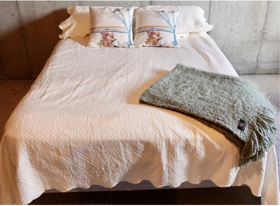 Queen Sized Cotton. Coverlet With Shams, Throw Pillows, & Throw