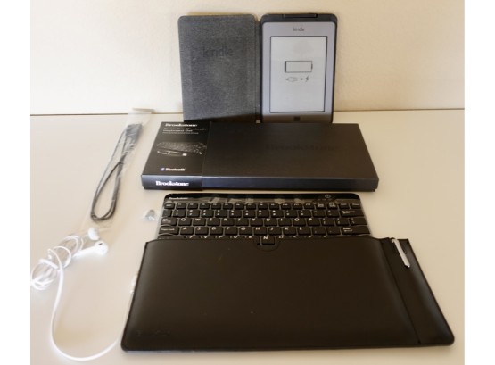 New In Box Brookstone Executivee Bluetooth Keyboard & Untested Kindle