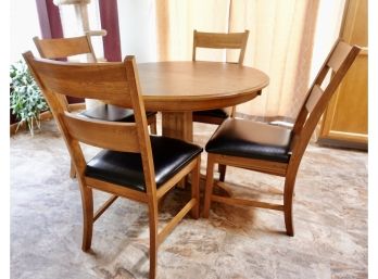 Formica Top Round Dining Table And 4 Chairs With 1 Leaf.