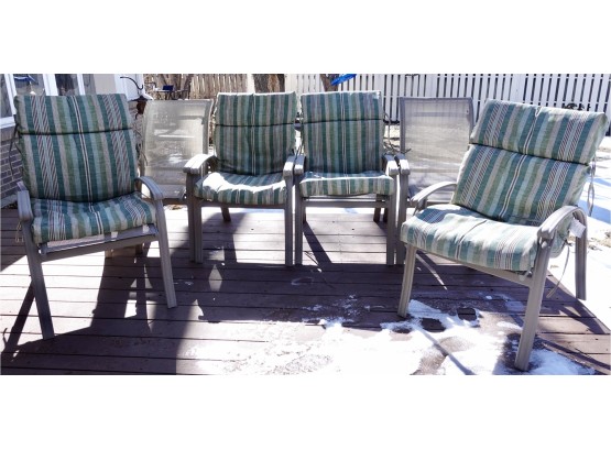 6 Patio Chairs With 4 Cushions