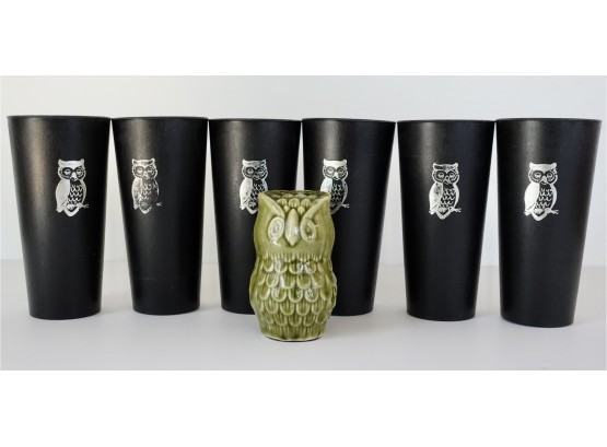 4 Vintage Tupperware Tumblers With Owl Motif & A Cute 4' Green Ceramic Owl