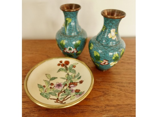 Vintage Asian Decor Including 2 Bud Vases & Hand Painted Dish