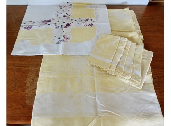 Vintage Tablecloths And Napkins