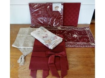 Table Runners, Placemats, & Table Cloth
