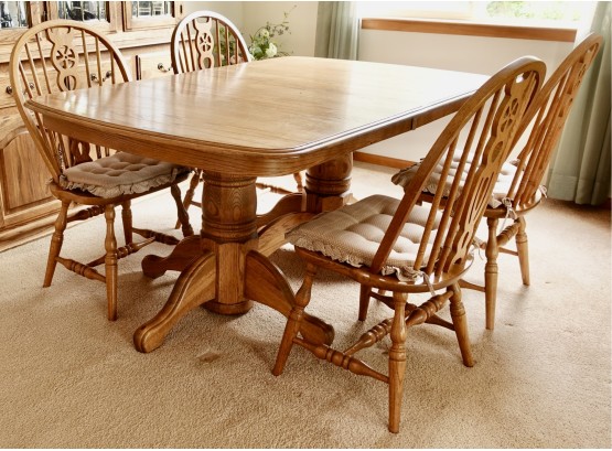 Beautiful Oak Finish Dining Table With 2 Self Storing Leaves And 4 Chairs