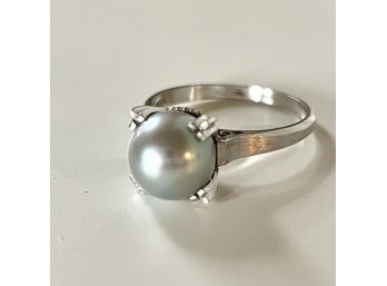 14k White Gold And Pearl Ring