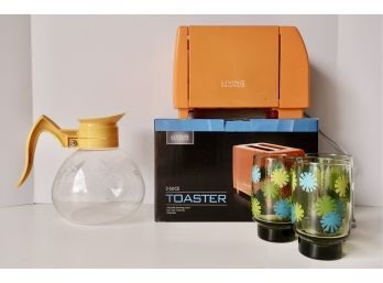 Colorful Kitchenware- Toaster Tested And Works