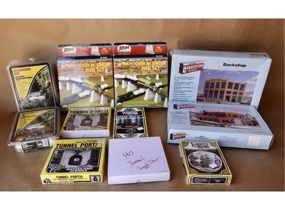 HO Scale Train Kits Including Tunnels, Bridges, And Buildings
