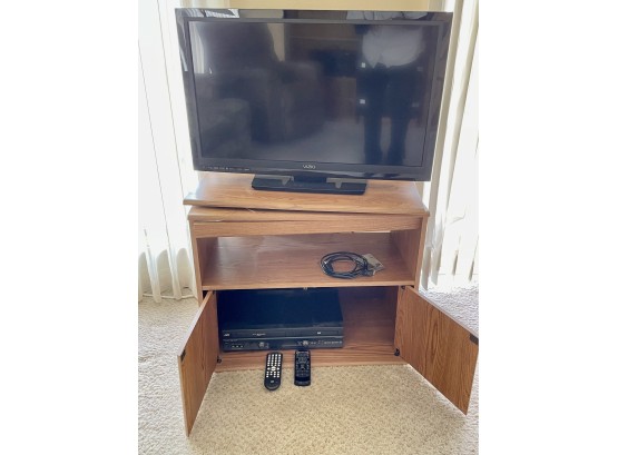 Vizio 32' TV And Optional Stand & DVD/VHS Player