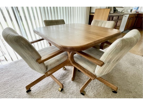 Vintage Dining Table With 4 Armchairs And 1 Leaf