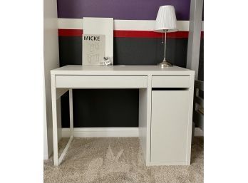 Ikea Micke Desk With Lamp