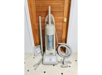 Amway ClearTrak Vacuum Cleaner W/Attachments