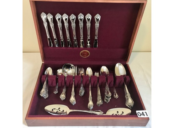 Distinction Deluxe Stainless By Oneida Flatware For 8 W/2 Extra Teaspoons & 8 Serving Pieces In Naken Silverwa