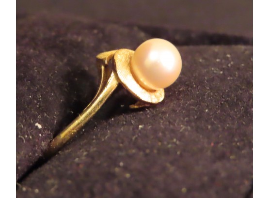 14K Gold Ring W/Cultured Pearl