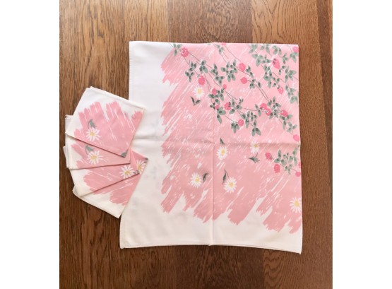 Lovely Vintage Printed Tablecloth & 4 Napkins