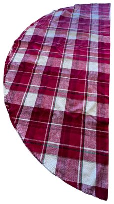 Table Cloth- 33' Dia Red & Green Plaid