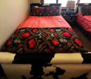 BEDDING SET FOR A QUEEN BED- Pillows & Comforters Are Not Included (1 Of 2)