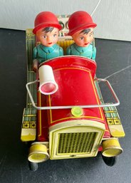 VINTAGE TIN TOY ME 699 FIRE CHIEF TRUCK BATTERY OPERATED 10' -WE CAN SHIP!