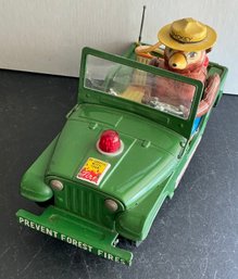 NOMURA TN SMOKEY BEAR JEEP BATTERY OPERATED TIN TOY CAR JAPAN- WE CAN SHIP!