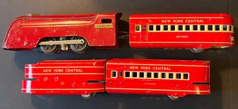 MARX RED NEW YORK CENTRAL OUTFIT WITH MERCURY LOCOMOTIVE 2 PASSENGER CARS & TENDER - WE CAN SHIP!