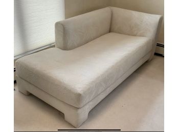 WHITE LOUNGE CHAIR DAY BED