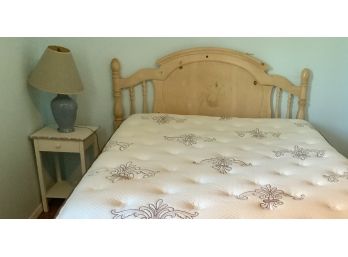 PINE QUEEN SIZE HEADBOARD (MATTRESS NOT INCLUDED), END TABLE, PAIR  LAMPS