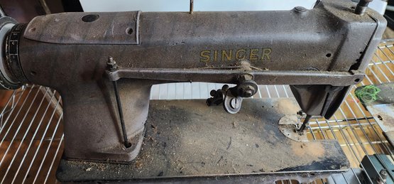 Singer 251-2  Industrial Sewing Machine Head.  Turns Freely Needle Moves