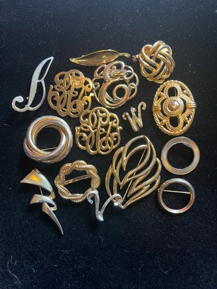 15 Gold Colored Pin/brooches