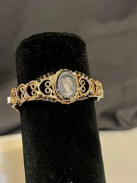 Beautiful Vintage Bangle Cameo Bracelet