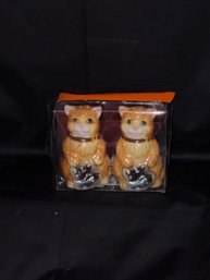 Adorable C.KAO Kitty Salt&Pepper Shakers