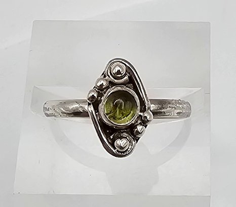 Peridot Sterling Silver Cocktail Ring Size 6 1.9 G Approximately 0.15 TCW