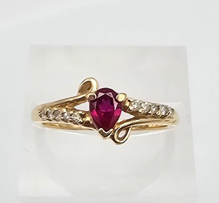 Diamond Ruby 14K Gold Cocktail Ring Size 7 2.8 G Approximately 0.25 TCW