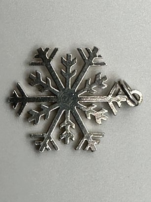 Sterling Silver Snowflake Pendant, 2.46 G.
