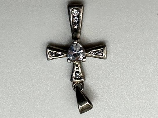 Sterling Silver Cross Pendant With Heart Rhinestone 1.51 G.