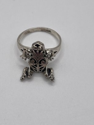 Sterling Ring With Frog And Cutout Design  3.89g   Sz. 7