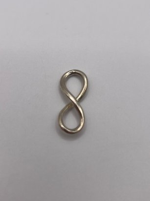 Sterling Infinity Shaped Pendant   2.57g