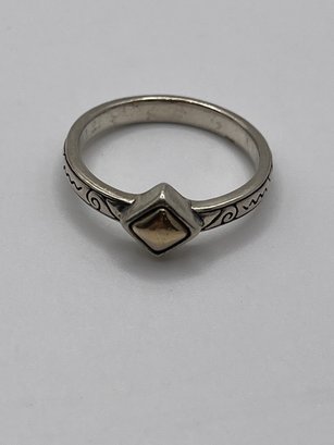 Sterling Ring With Zigzag And Swirl Design, Gold Toned Stone  2.81g   Sz. 6