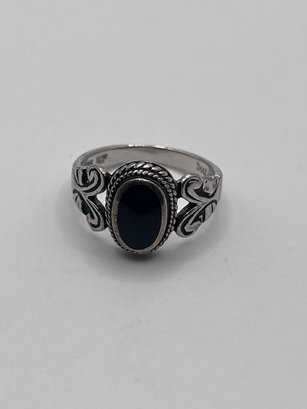 THAILAND Sterling Ring With Black Oval Inlay 3.97g  Size 7