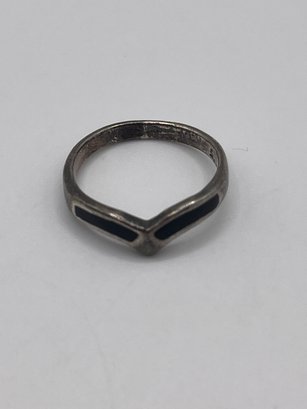 Sterling Band With Onyx Inlay 1.91g  Size 5.5