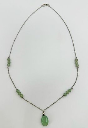 ATT-sterling Necklace With Jade Stones And Pendant 4.07g