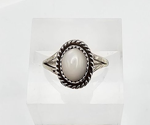 Native Mother Of Pearl Sterling Silver Ring Size 4 1.9 G