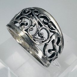 FILIGREE, Sterling Silver Dome Ring Unknown Symbol Size 7. 3.60g